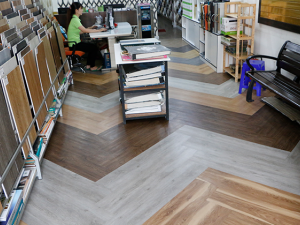 Video - Thi Công Sàn Nhựa Xương Cá (Aroma DK)