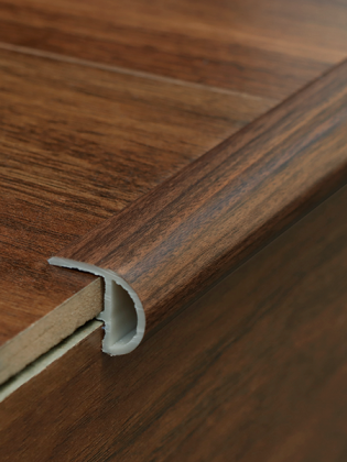 Nẹp nhựa cầu thang CKN006