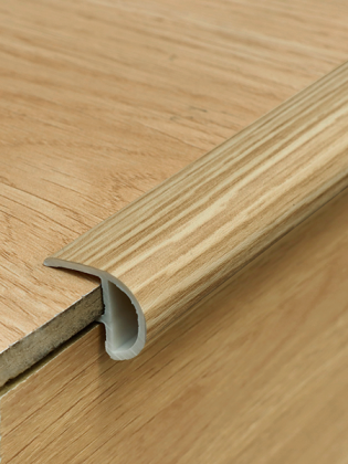 Nẹp nhựa cầu thang CKT013