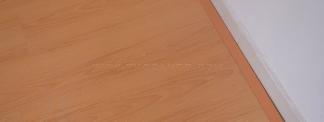 Cách dán len tường sàn gỗ