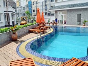 Sàn gỗ hồ bơi thiết kế không gian đẳng cấp và sang trọng